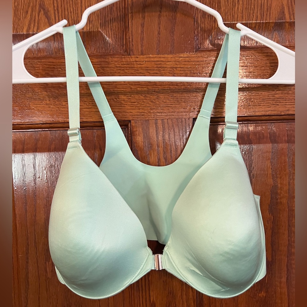 Soma 34 DDD Vanishing Back Full Coverage Front Close